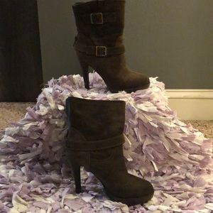 Steve Madden Suede platform Boots